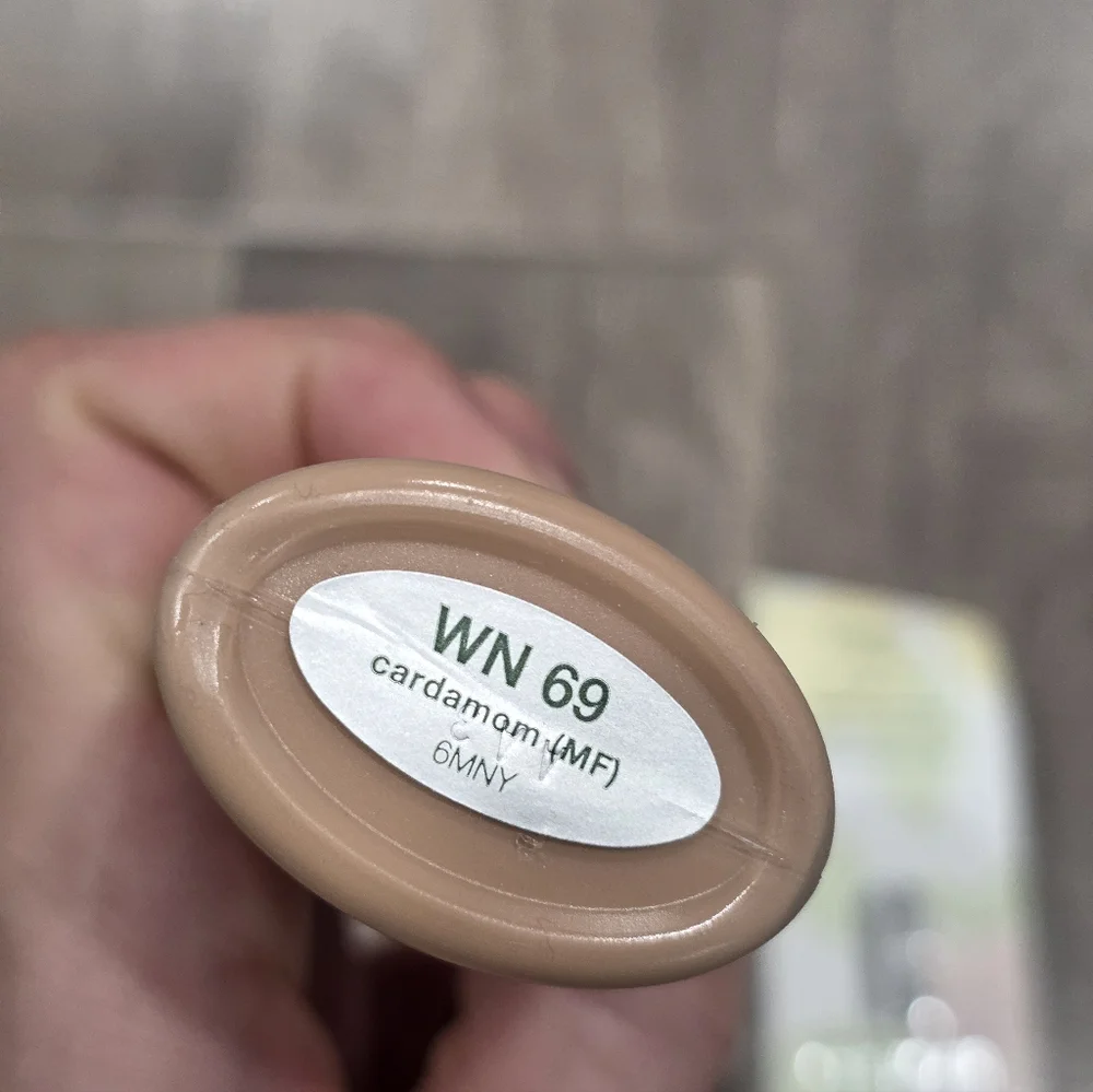 New CLINIQUE Make Up Even Better Foundation Cardamon